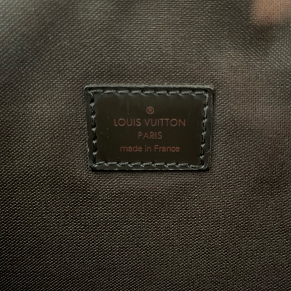 Authentic LOUIS VUITTON Spencer Messenger Bag in Damier Ebene - Picture 9 of 16